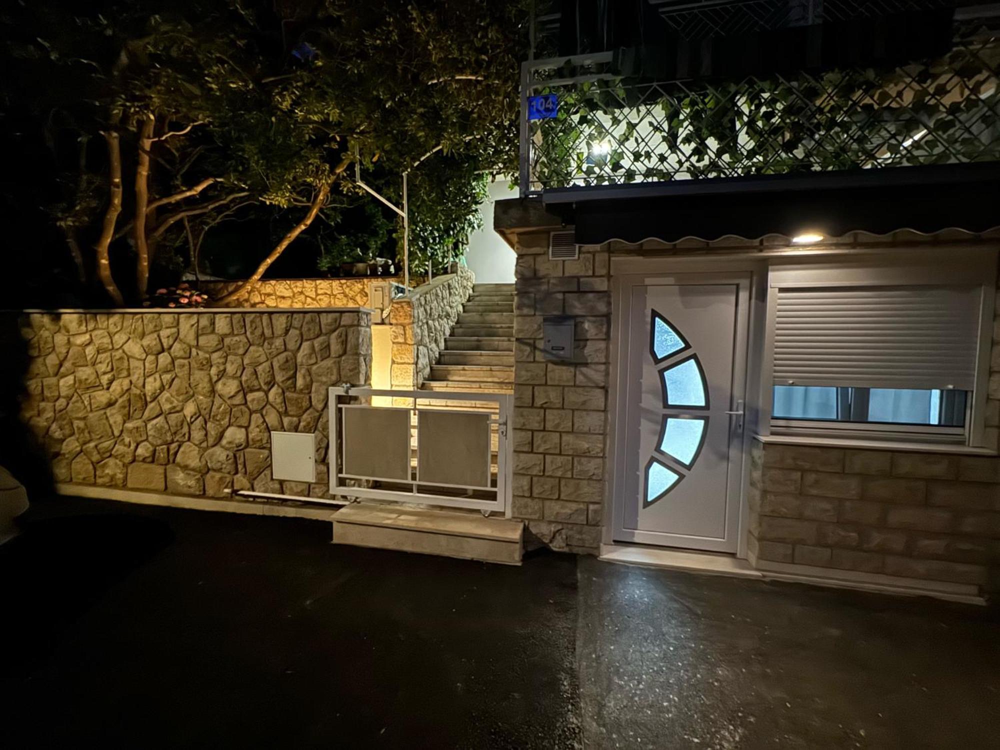 Lory Apartmani ドラマリ エクステリア 写真