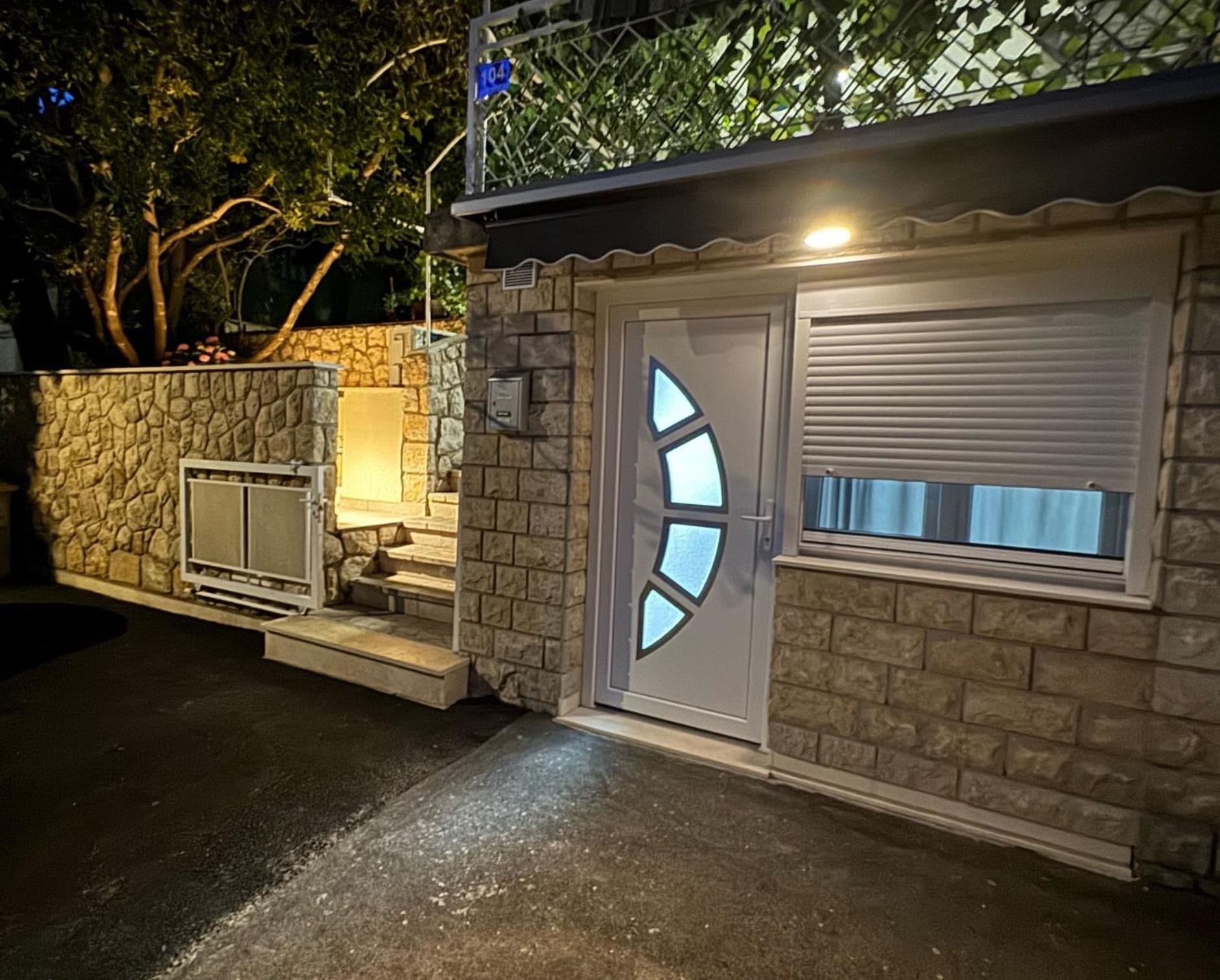 Lory Apartmani ドラマリ エクステリア 写真
